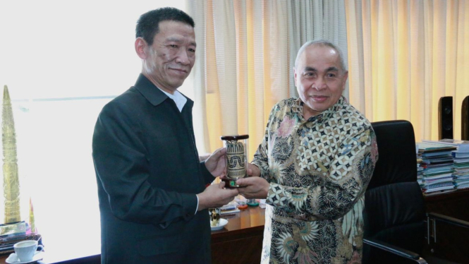 Gubernur Isran Noor menerima kunjungan Kibing Group