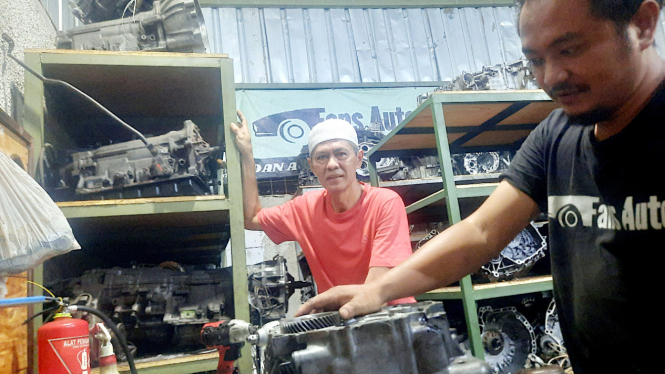VIVA Otomotif: Bengkel spesialis mobil matik Fans Auto
