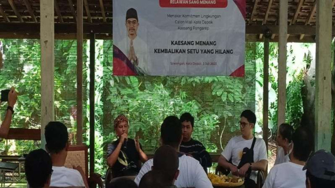 Diskusi politik soal calon wali kota di Depok.