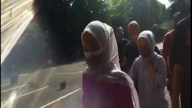 Si kembar Rihana dan Rihani saat tiba di Polda Metro Jaya.