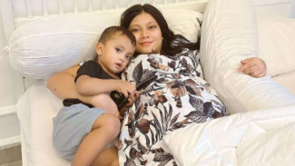 Hanum Mega Posting Foto Bareng Anak Pertama, Netizen: Semoga Anak Kedua Gak Mirip Bambang