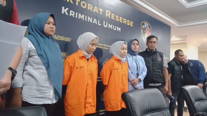 Si kembar Rihana-Rihani.