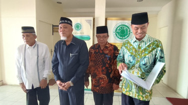 MUI Sumut saat memberikan keterangan pers terkait hasil investigasi video wanita jadi imam salat.