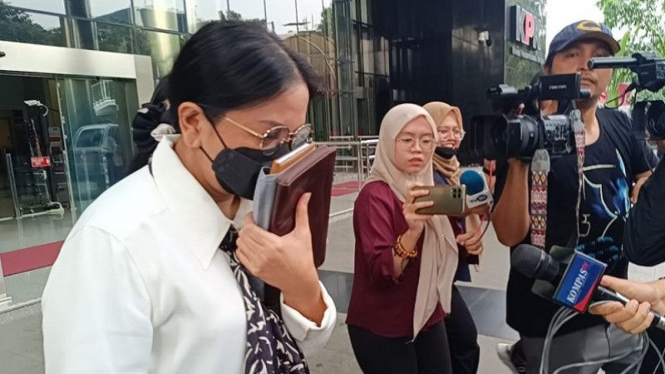 Istri Rafael Alun, Ernie Meike Torondek diperiksa KPK
