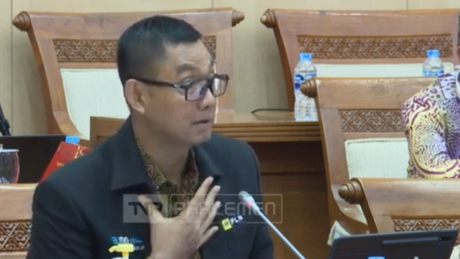 Direktur Utama PT PLN (Persero), Darmawan Prasodjo di Komisi VII DPR RI.