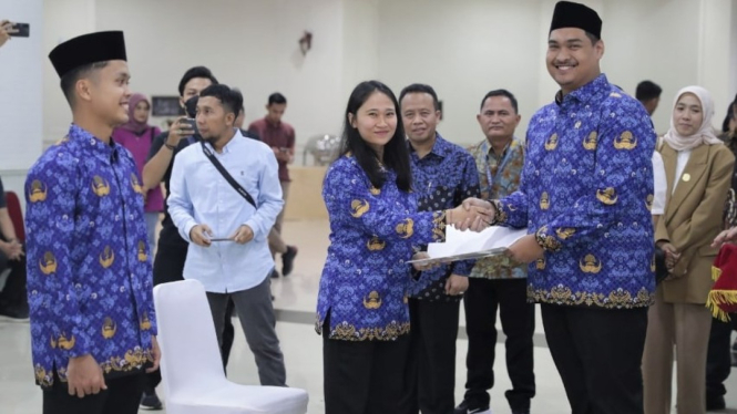 Anthony Sinisuka Ginting dan Felda Elvira Santoso jadi PNS