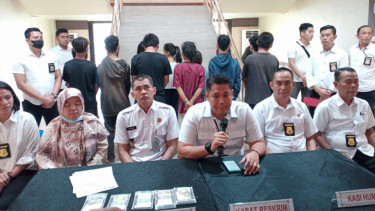 Satreskrim Polrestabes Palembang, Sumatera Selatan menangkap anak-anak yang viral di media sosial memalak sopir truk luar Provinsi.