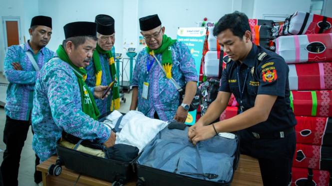 Bea Cukai melakukan pelayanan dan pengawasan barang bawaan jamaah haji