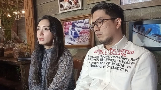 Della Puspita dan Arman Wosi.