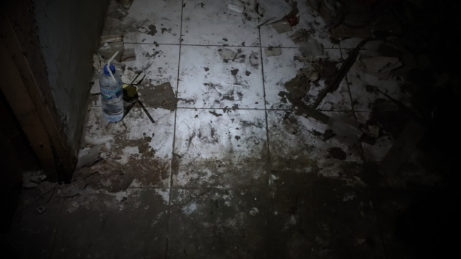 Botol diduga alat hisab sabu atau bong ditemukan polisi di Pasar Tanah Abang Blok G.
