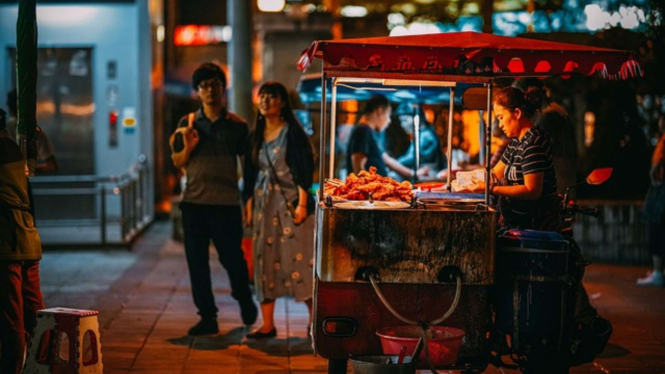 Ilustrasi warung makan lesehan.