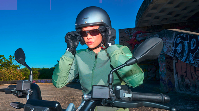 VIVA Otomotif: BMW Motorrad ConnectedRide Smartglasses