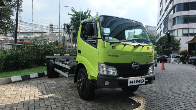 Produk Truk Hino