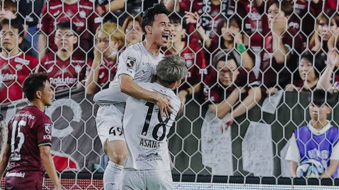 Supachok Sarachat main di Consadole Sapporo