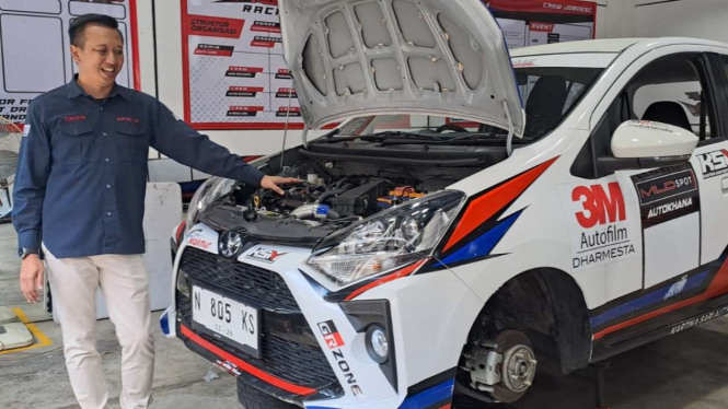 Mobil balap milik Kartikasari Motorspot mengandalkan Toyota Agya.