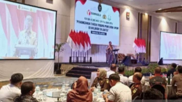 Menteri Koordinator Hukum dan HAM Mahfud MD saat membuka kegiatan Forum Koordinasi Sentra Gakkumdu Penanganan Tindak Pidana Pemilu Wilayah Sulawesi di Hotel Claro, Makassar, Sulawesi Selatan, Kamis, 13 Juli 2023.
