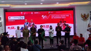 Pengibaran bendera helatan ARRC dan MotoGp
