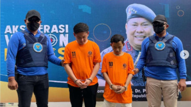 Viral Youtuber Bobon Pakai Baju Oranye