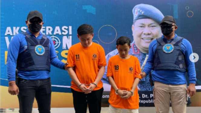 Viral Youtuber Bobon Pakai Baju Oranye