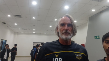 Pelatih Dewa United, Jan Olde Riekenrink