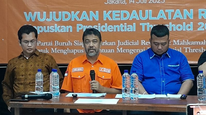 Presiden Partai Buruh, Said Iqbal (tengah).