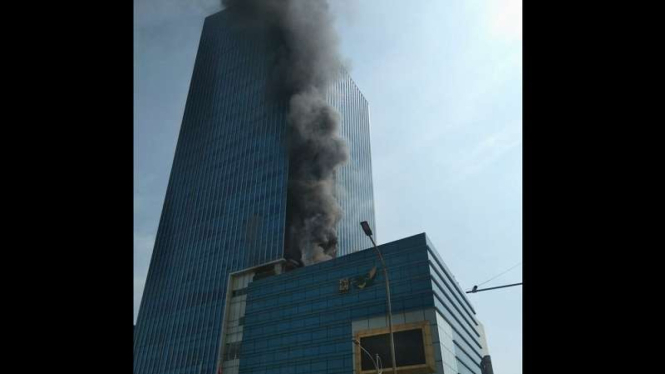 Gedung Menara K-Link di Jalan Gatot Soebroto, Jakarta Selatan, kebakaran