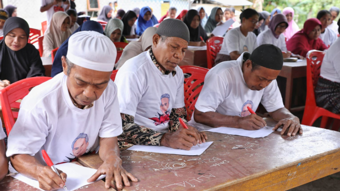 Safari Buta Aksara di Kampung Kopondopo, Roworena Barat, Kabupaten Ende, NTT