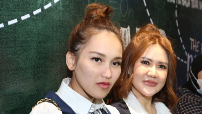Ayu Ting Ting dan dokter Tan Yuanita