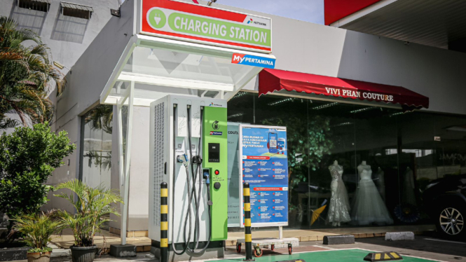 Charging Station di SPBU Pertamina Patra Niaga.