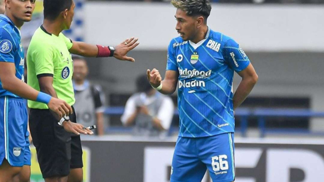 Bek Persib Bandung Daisuke Sato