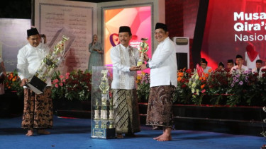Direktur Jendral Pendidikan Islam Kementerian Agama M Ali Ramdani (kanan)