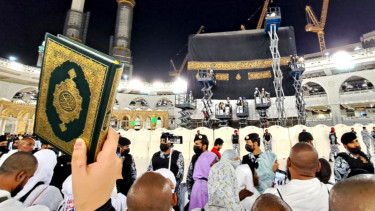 Penggantian kiswah Kabah
