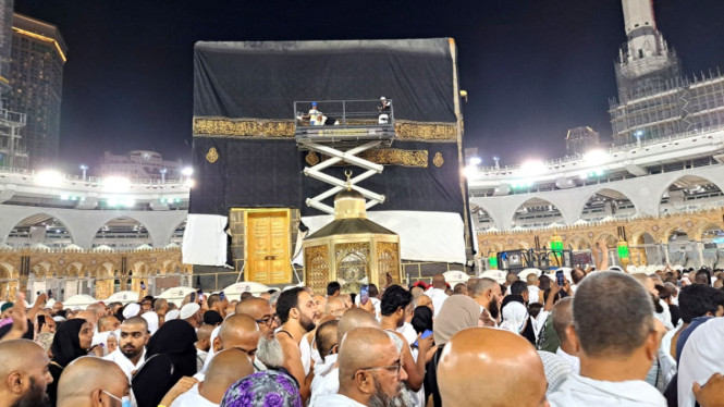 Penggantian kiswah Kabah