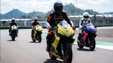 VIVA Otomotif: Aprilia Track Day di SIrkuit Mandalika