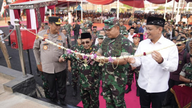 VIVA Militer: KSAD Dudung dan Habib Luthfi resmikan Tugu Perjuangan Pekalongan