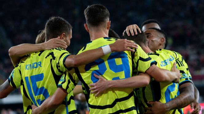 Pemain Arsenal Merayakan Gol ke Gawang MLS All Stars