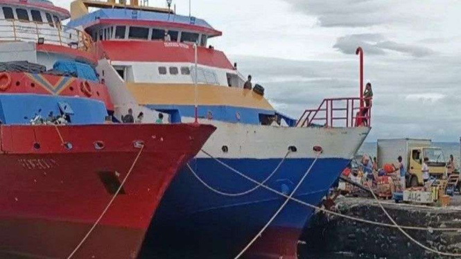 Sejumlah kapal yang sandar di Pelabuhan Manado.
