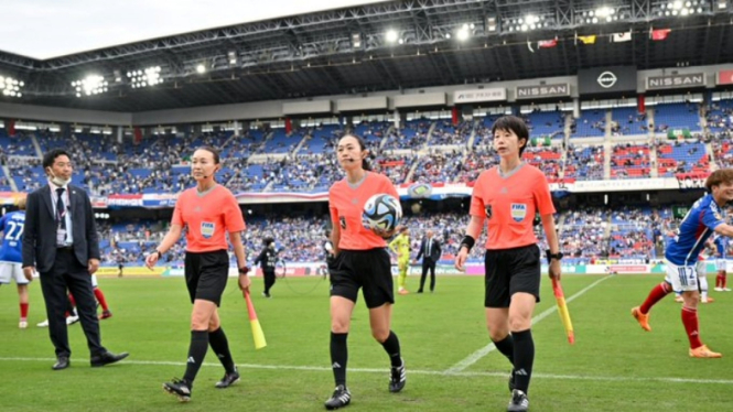 Wasit wanita J League