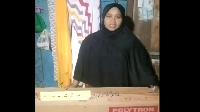 Emak-emak di Luwu Timur dapat dooprize tv rusak di acara HUT PDIP