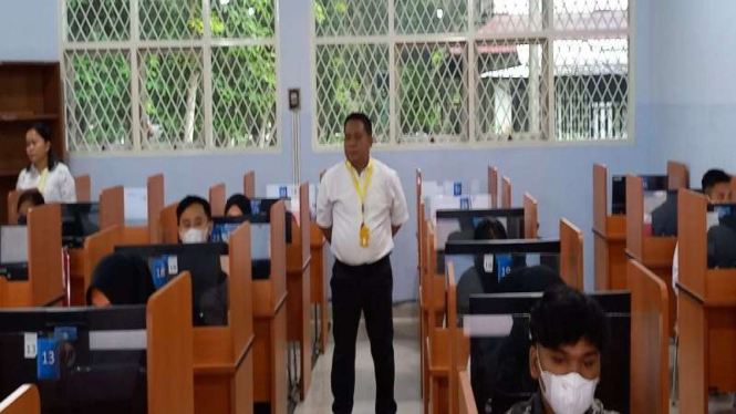 Rektor Unimed Prof. Dr. Syamsul Gultom.