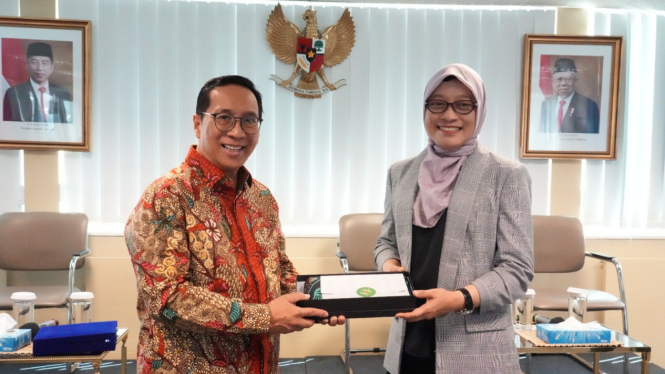 Duber RI untuk PBB (kiri) bersama Sekda Provinsi Kaltim (kanan)