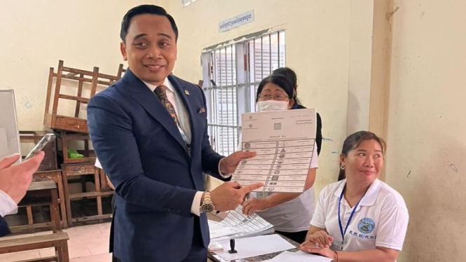 Wakil Ketua BKSAP DPR Putu Supadma cek pemilu di Kamboja.