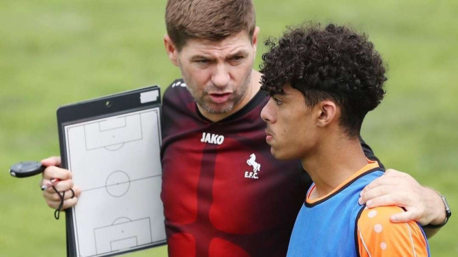 Pelatih Al Ettifaq Steven Gerrard