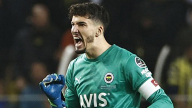 Kiper Fenerbahce, Altay Bayindir
