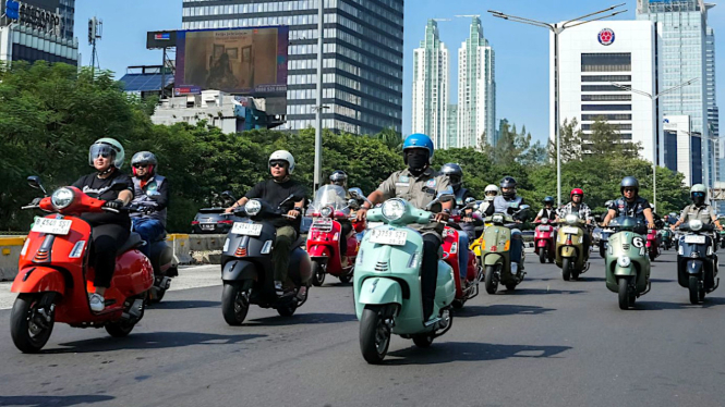 VIVA Otomotif: Acara The New Vespa GTS Riding Experience