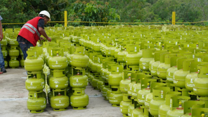 Tabung elpiji melon atau LPG 3 Kg.