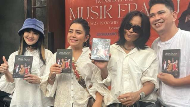 Ita Purnamasari, Atiek CB, Mayangsari dan Ronnie Sianturi