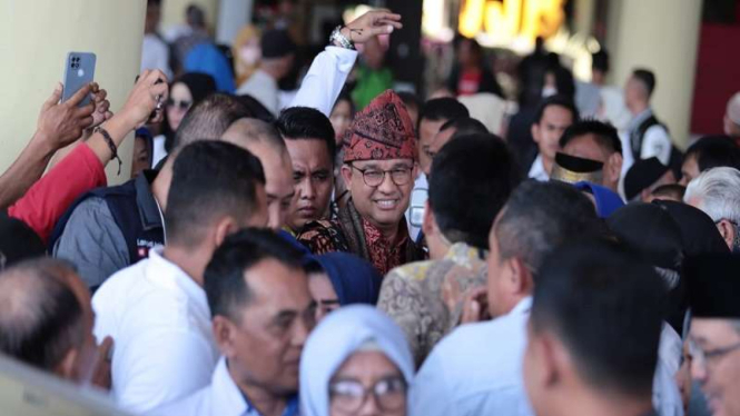Bakal Capres Anies Baswedan tiba di Bandara Sultan Thaha, Jambi 
