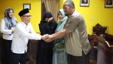 Kanwil Kemenag Lampung, Puji Raharjo mengantarkan jemaah haji asal Lampung Utara