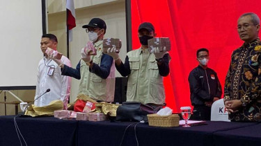 Barang bukti uang kasus korupsi yang melibatkan Kepala Basarnas